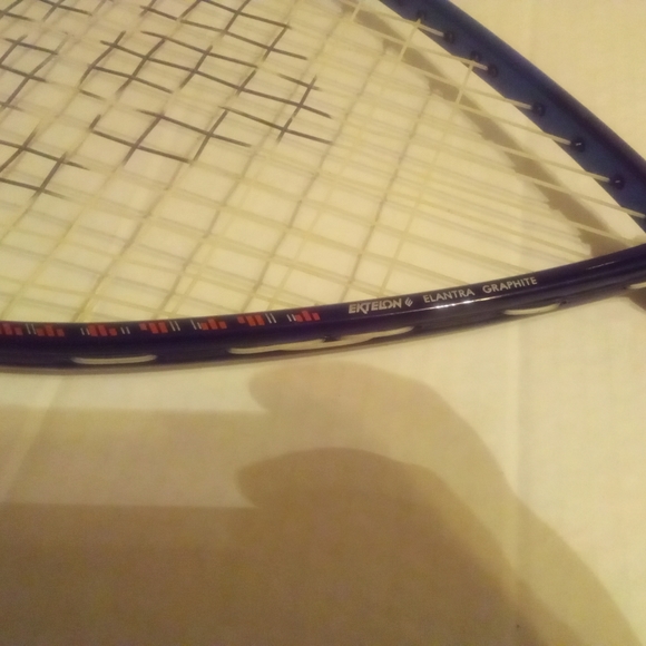 Ektelon Elantra GraphiteTennis Raquet with Case - Picture 10 of 16